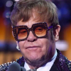 Elton John hoãn show vì bệnh nặng