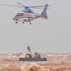 Trực thăng, đặc công giải cứu những người trên tàu mắc cạn