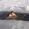 Tắm băng - thú vui của những \'kẻ điên\' ở Bắc Cực