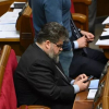 Nghị sĩ Ukraine xin lỗi vì nhắn tin với gái gọi, dùng Tinder hẹn hò khi đang họp quốc hội