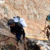 Quảng Nam: Dân quân gùi hàng, vượt núi hiểm trở cứu trợ dân bị cô lập sau bão
