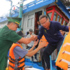 20 ngư dân mất tích ở Bình Định: Đưa 6 người vào bờ an toàn