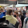 Nổ súng tại sân bay ở Mỹ, hành khách hoảng loạn chạy tràn lên đường băng