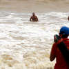 Bốn du khách nước ngoài bị nước cuốn ở bãi biển Nha Trang