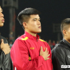 Hậu vệ tuyển Việt Nam chống nạng, rơi nước mắt hát Quốc ca, chia tay giấc mơ Asian Cup