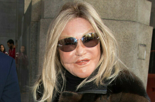 Nữ tỷ phú sống nhờ trợ cấp sau khi tiêu sạch 2,5 tỷ USD