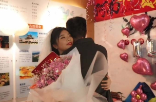 Cầu hôn bạn trai bằng nhà và xe BMW