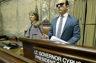 Người mẹ giúp đứa con mù thành phó thống đốc Mỹ