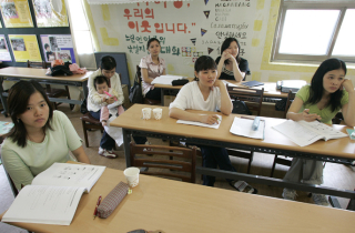 Đời không như phim của cô dâu Việt ở Hàn