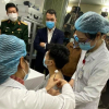 Người Việt có thể tiêm vaccine COVID-19 quý I năm 2021, giá 1,1 triệu đồng/2 mũi