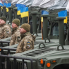 Giữa lúc căng thẳng với Nga, Ukraine khoe vũ khí Mỹ