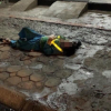 Truy tìm tài xế ô tô tông nữ lao công, kéo rê trên đường phố Hà Nội rồi bỏ chạy