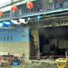 Cảnh sát cứu hai người trong căn nhà cháy ở Sài Gòn