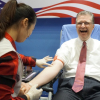 Đại sứ Mỹ Kritenbrink lần đầu hiến máu tại Việt Nam