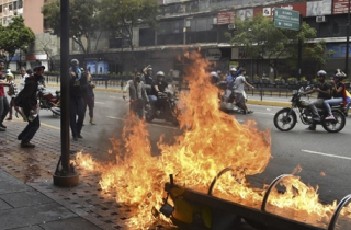 5 năm chìm trong khủng hoảng của Venezuela