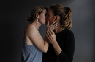 Công việc ít biết của chuyên gia điều phối cảnh nóng trên phim