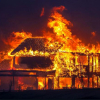 Phép màu năm mới trong đám cháy rừng kinh hoàng ở Mỹ