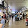 Hành khách chờ bay ở Tân Sơn Nhất: 