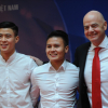Quang Hải và các tuyển thủ U23 đón Chủ tịch FIFA Gianni Infantino