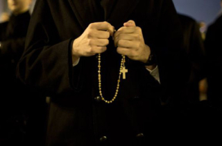 Vatican ra hướng dẫn bí mật cho các linh mục có con