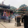 Đền chùa Hà Nội vắng vẻ, không còn cảnh người dân chen chân làm lễ ngày Rằm