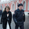 Nữ ứng viên tổng thống Nga bị đổ nước vào người