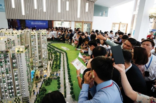 Dân Sài Gòn \'mỏi mắt\' tìm căn hộ giá rẻ