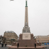 Lính Mỹ bị phạt 450 USD vì tiểu tiện vào tượng đài ở Latvia
