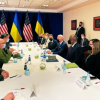 Tổng thống Biden bất ngờ gặp hai bộ trưởng Ukraine lúc nhạy cảm