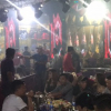 Vũ nữ thoát y phục vụ khách nước ngoài trong quán karaoke ở Sài Gòn