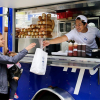 Chàng trai 23 tuổi mở tiệm bánh mỳ Việt trên xe tải tại Canada