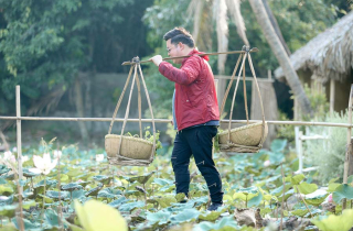 Ngọc Sơn, Đình Văn bật cười khi Quang Lê té làm gãy cầu dừa