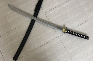 Mất mạng khi cầm kiếm katana lao vào cảnh sát