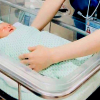 Bé sơ sinh bị bỏ rơi dưới hố ga ở Hà Nội suy đa tạng