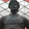 Nga bắt cổ động viên viết bậy lên tượng huyền thoại bóng đá Liên Xô