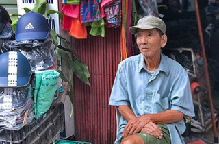 Gia đình NSƯT Trần Hạnh khẳng định ông không mưu sinh bằng bán mũ, bán giày