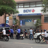 Bịt mặt, nổ súng cướp ngân hàng ở Hà Nội
