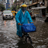 Đang vật lộn với COVID-19, thủ đô Philippines lại phải gồng mình chống mưa bão