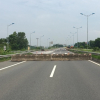 Hàng rào bê tông chắn đường cao tốc Nội Bài - Lào Cai