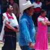 Quan chức Mexico phải mặc váy hồng chấm bi diễu phố vì thất hứa