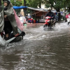 Áp thấp nhiệt đới gây mưa lớn, phố Hải Phòng biến thành sông