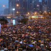 Người biểu tình Hong Kong tuần hành dưới mưa