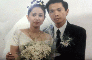 Người vợ kém 10 tuổi suốt 22 năm lặng lẽ đứng sau diễn viên Trung Anh