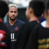 Neymar và người tù giữa kinh đô ánh sáng
