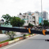 Cần cẩu sập trên đại lộ Sài Gòn, nhiều người hoảng hốt