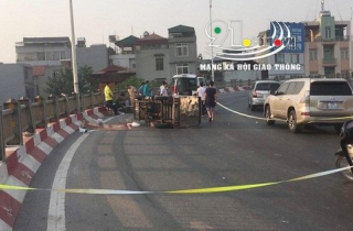 Xe ba bánh tự chế đâm vào lan can cầu Vĩnh Tuy, tài xế thiệt mạng