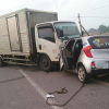Ôtô tải tông taxi khiến 2 người chết