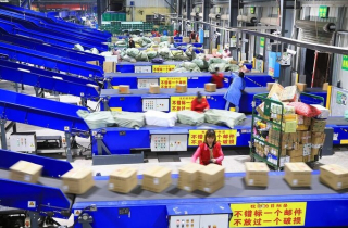 Kinh tế Trung Quốc chững lại nhìn từ mua sắm online