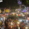 Dân đổ ra đường đêm Trung thu: Thành quả chống dịch của Hà Nội bị thách thức lớn
