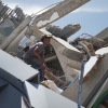 Nỗ lực tìm người thân trong đống đổ nát sau động đất, sóng thần ở Indonesia